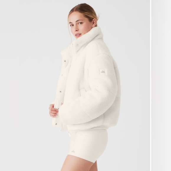 New Sherpa Snow Angel Puffer Jacket in Ivory Size Small - Picture 2 of 3